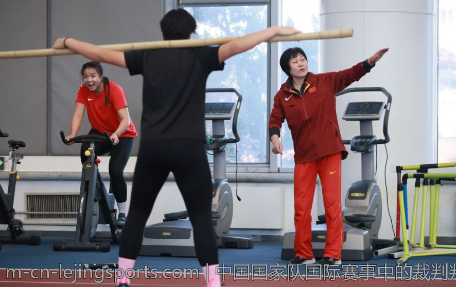 中国国家队国际赛事中的裁判判罚争议解析